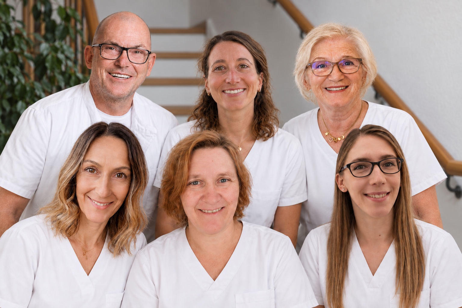 KI-Gruppenbild aus den Porträts von Dirk, Franziska, Tanja, Barbara, Michaela und Isabella